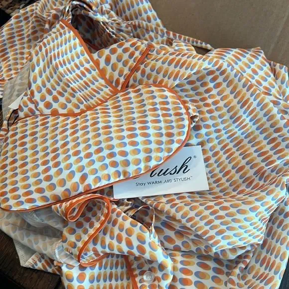 REVOLVE PLUSH SILKY OP ART LONG SLEEVE + SHORTS PJ SET WITH EYE MASK - Picture 5 of 5